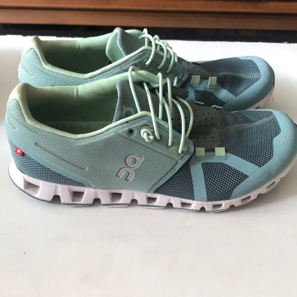Like new On Running on cloud running shoes